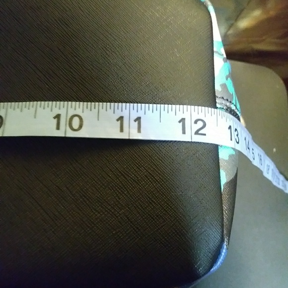 KENNETH COLE TOTE BAG Make an Offer! - Picture 8 of 8